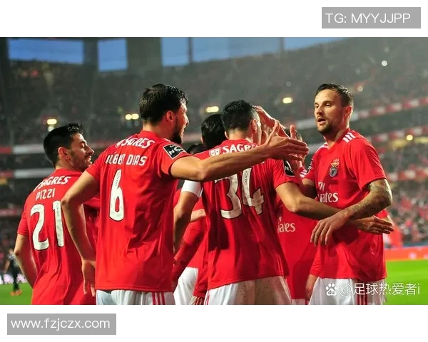 本菲卡与阿森纳友谊赛战平双方精彩瞬间引发全场热烈反响